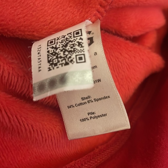 UGG BATHROBE - Picture 7 of 9